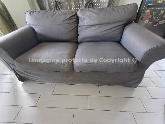 DIVANO 2 POSTI TESSUTO GRIGIO